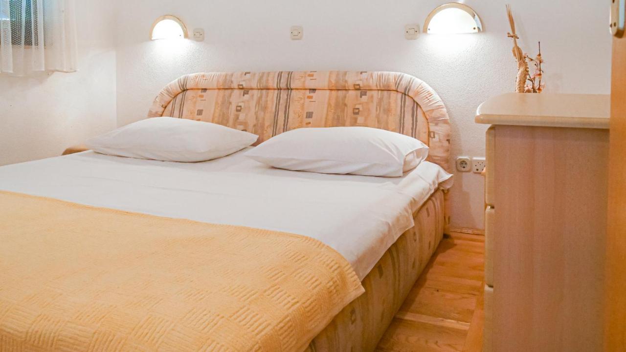 One Bedroom Apartment With Terrace And Seaview - B Севід Екстер'єр фото